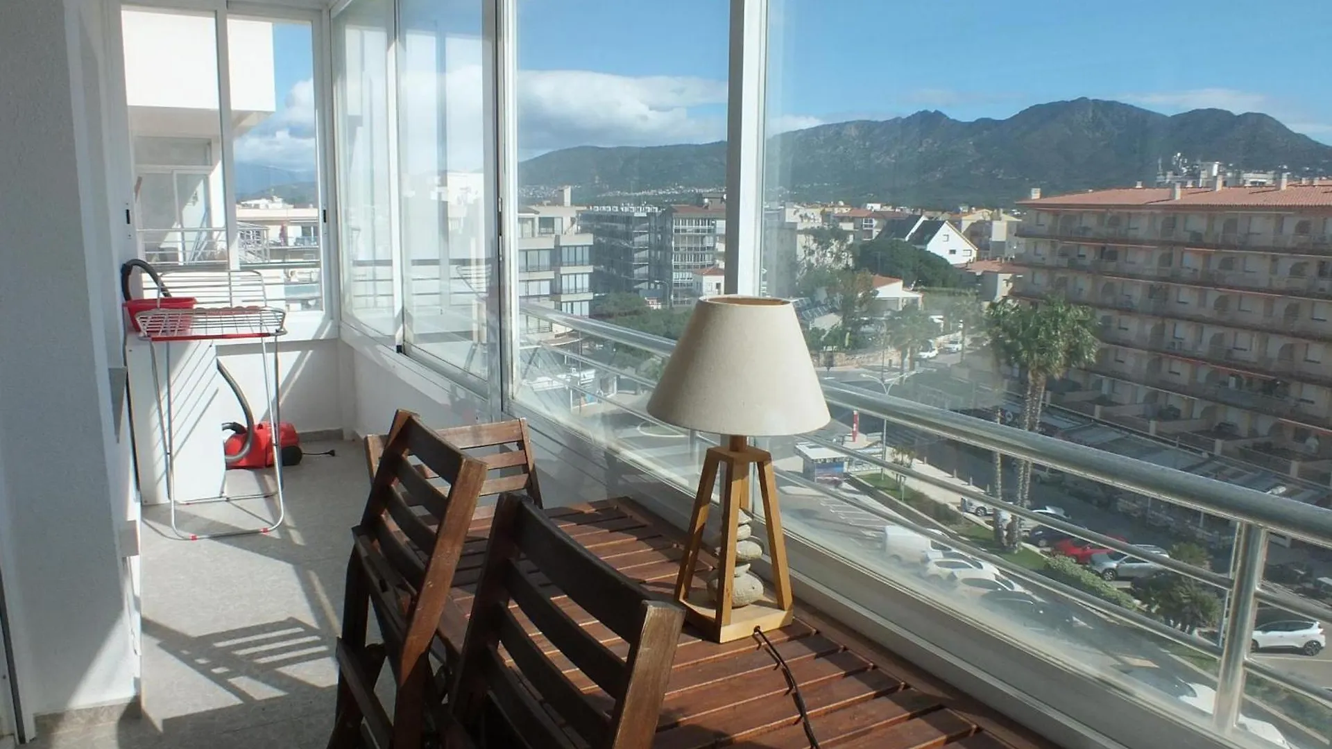 Apartamento En Rosas Santa-Margarita, Con Vistas Al Mar, Piscina, Y Acceso Directo A La Playa - Es-204-42 Roses