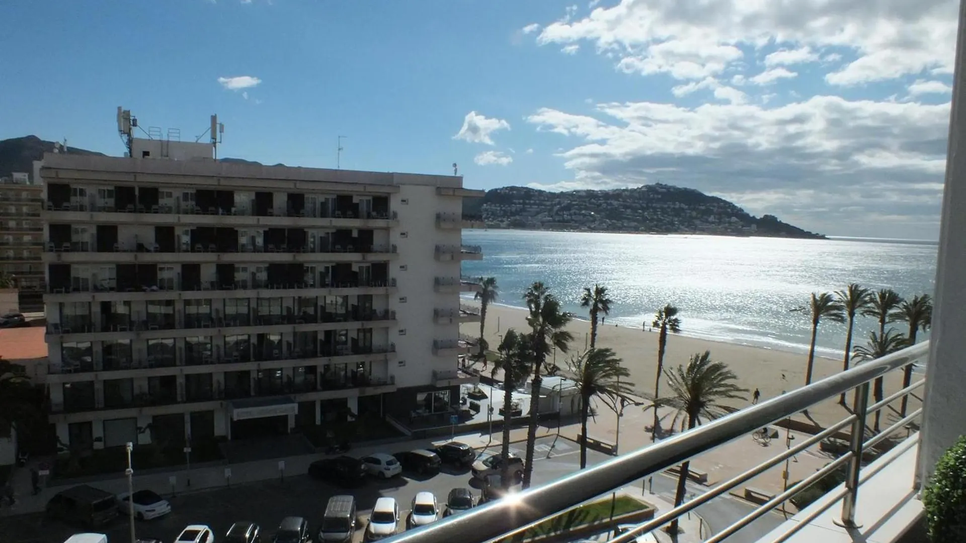 Apartamento En Rosas Santa-Margarita, Con Vistas Al Mar, Piscina, Y Acceso Directo A La Playa - Es-204-42 Roses
